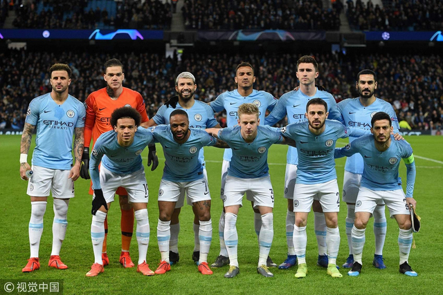 门将助攻前锋！离谱名场面