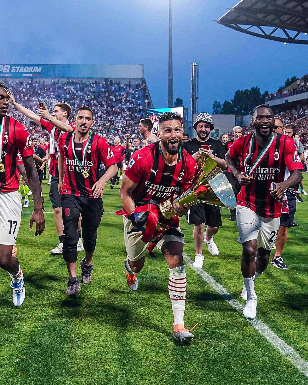 欧冠半场：马杜埃凯破门，因卡皮耶中柱，阿森纳1-0布鲁日